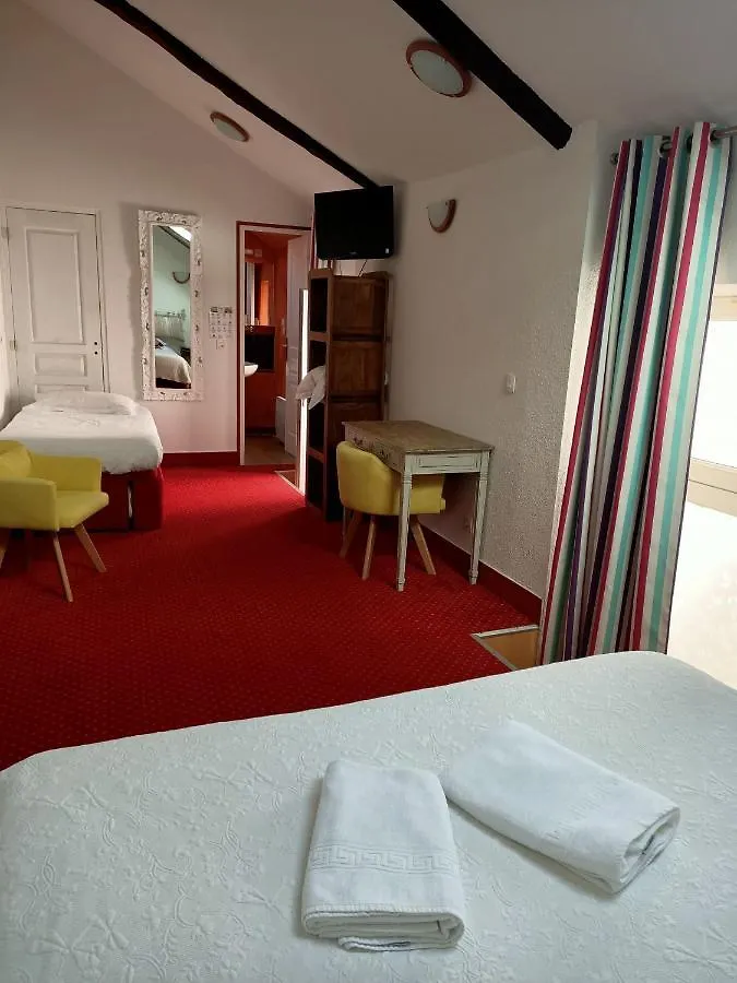 Hotel Saint Amant Le Palais 2*,  France